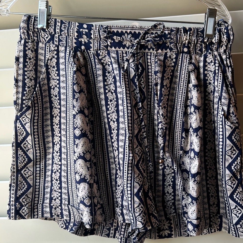 Angie - NWT - Large - High Waist Navy and White Floral Shorts